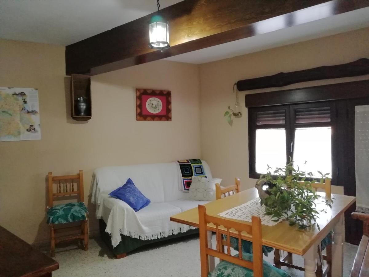 Casa Rural Abuela Maxi Riolobos ภายนอก รูปภาพ