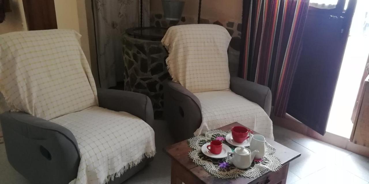 Casa Rural Abuela Maxi Riolobos ภายนอก รูปภาพ