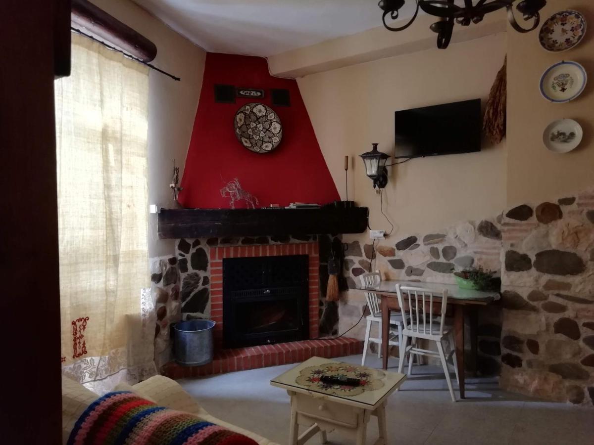 Casa Rural Abuela Maxi Riolobos ภายนอก รูปภาพ