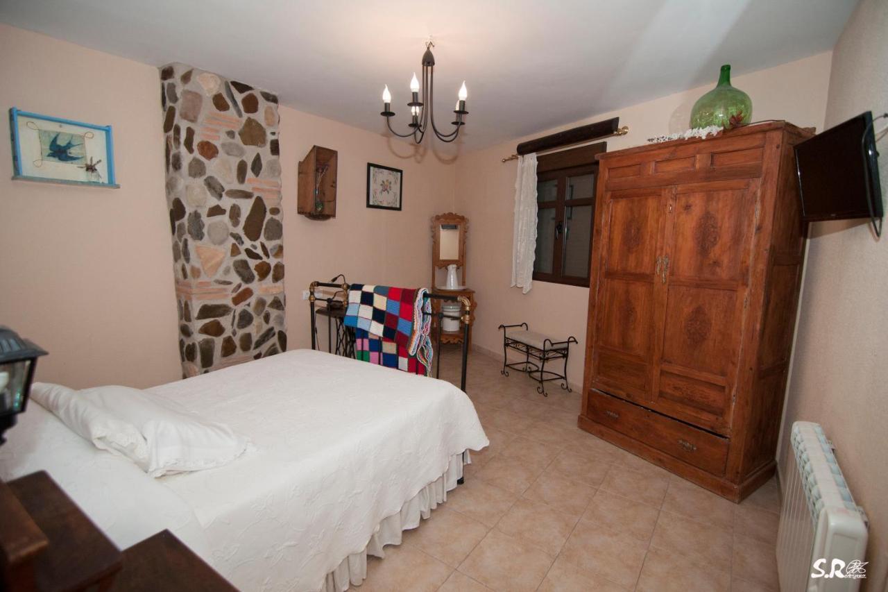 Casa Rural Abuela Maxi Riolobos ภายนอก รูปภาพ