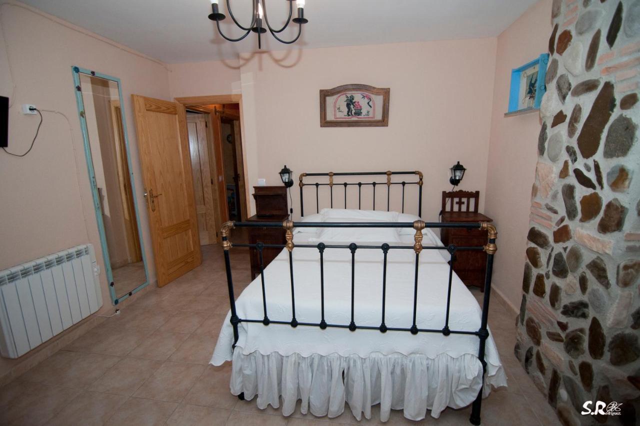 Casa Rural Abuela Maxi Riolobos ภายนอก รูปภาพ